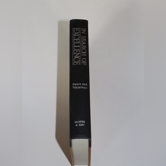EUC Book: In Search of Excellence (Hardcover) - Peters and Waterman - Picture 2 of 4